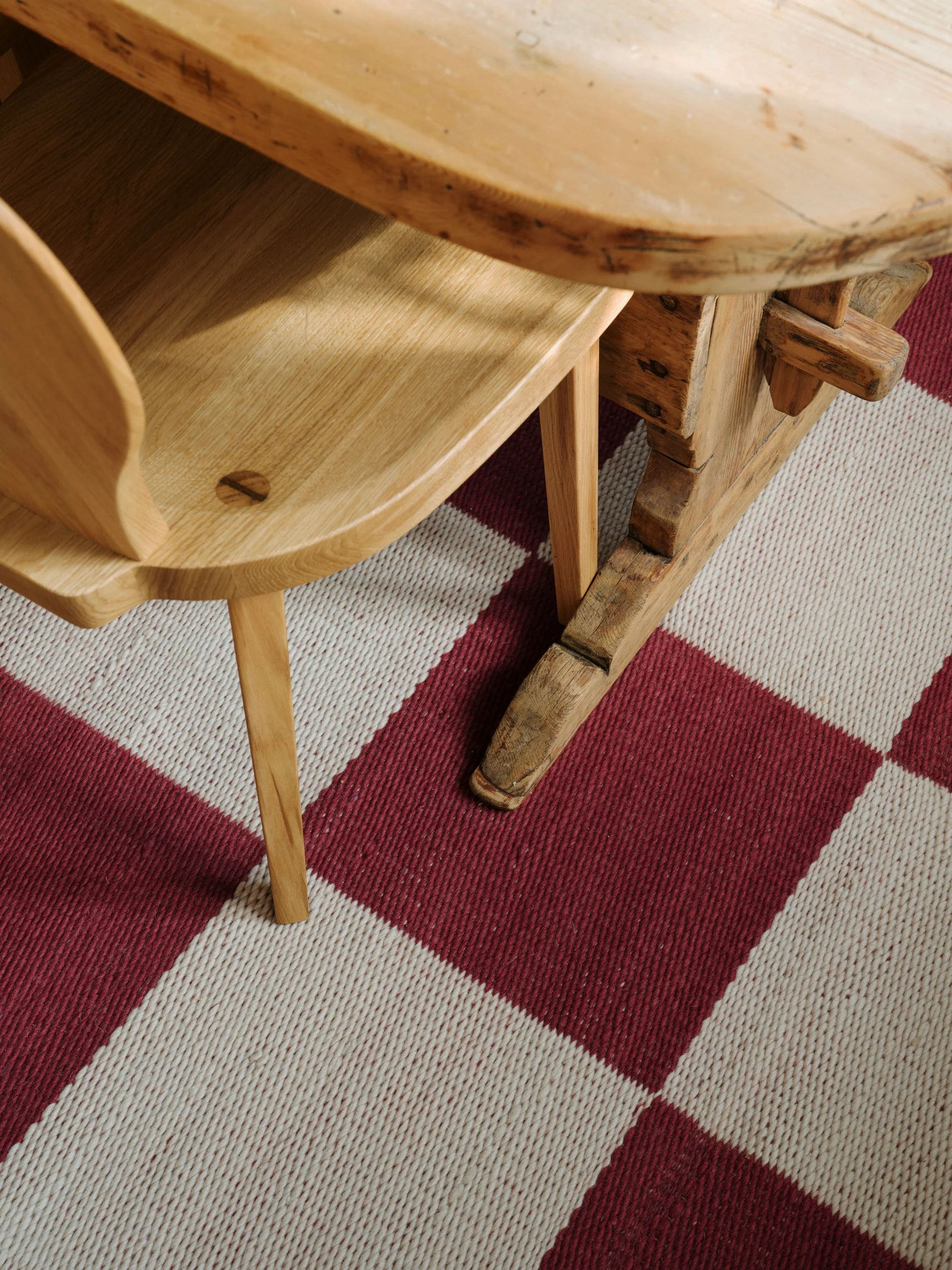 Layered Chess Flatweave Burgundy - Image 3