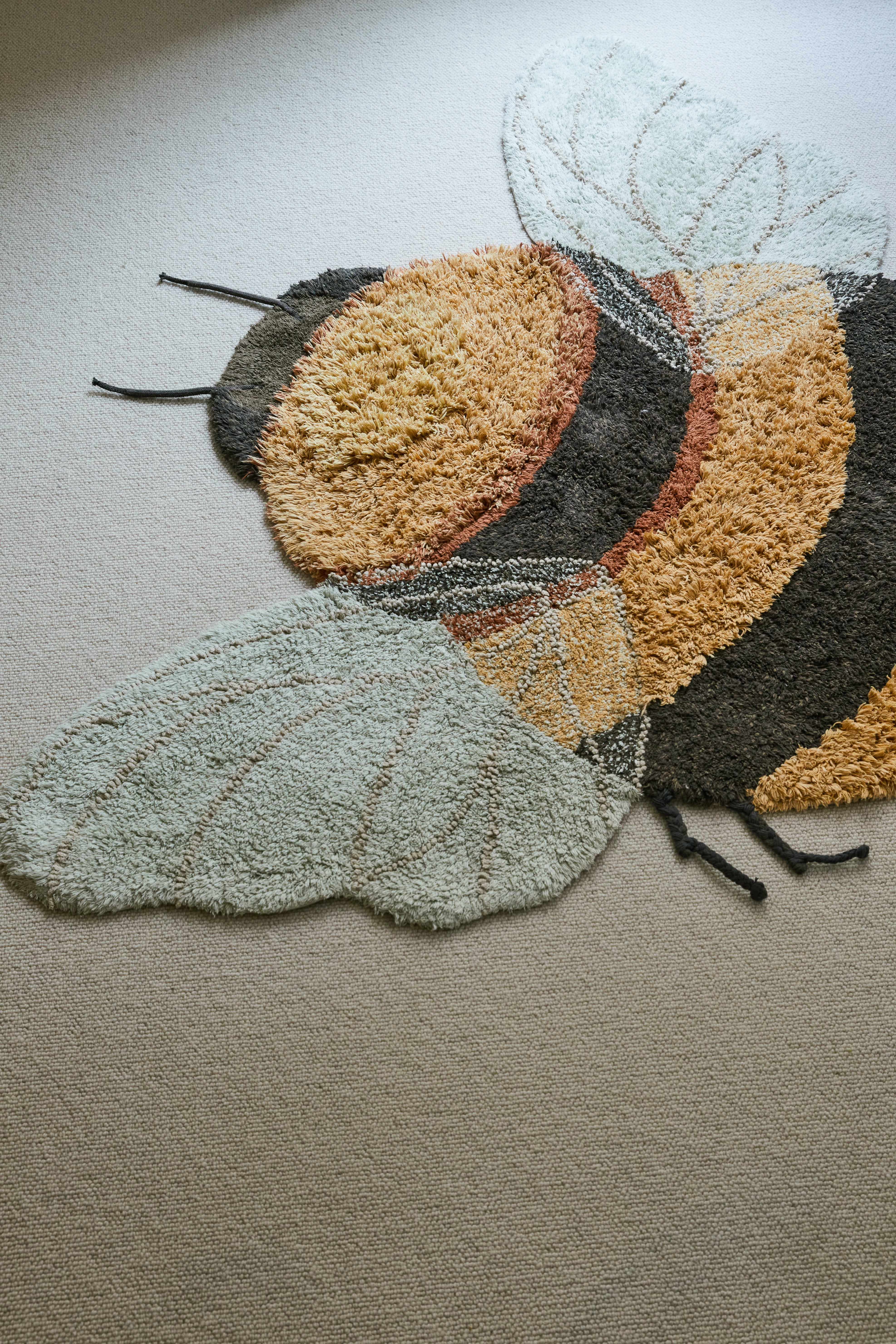 Lorena Canals Planet Bee Pollination - Image 3