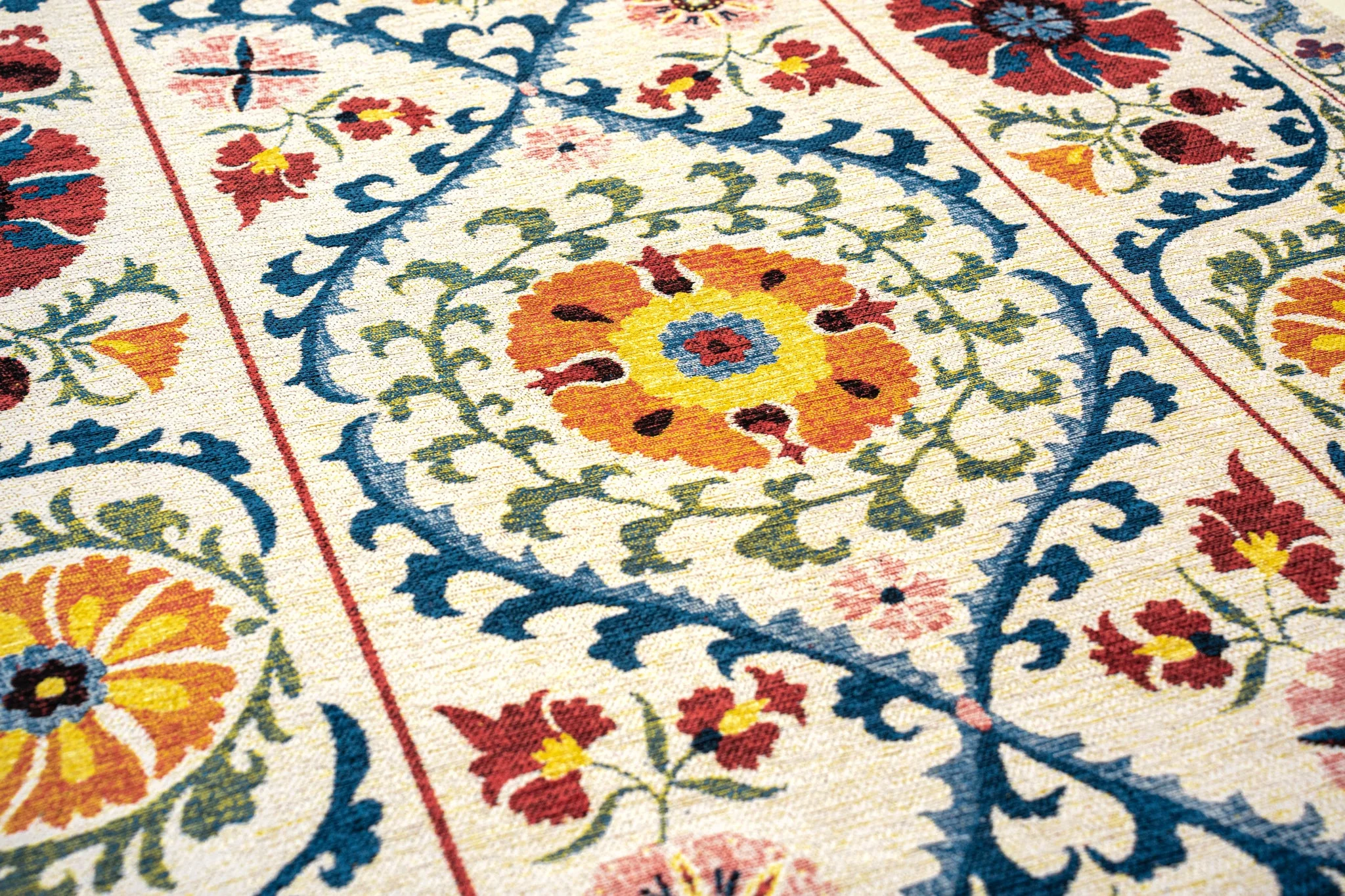 Louis de Poortere Antiquarian Suzani Origine 9728 - Image 7