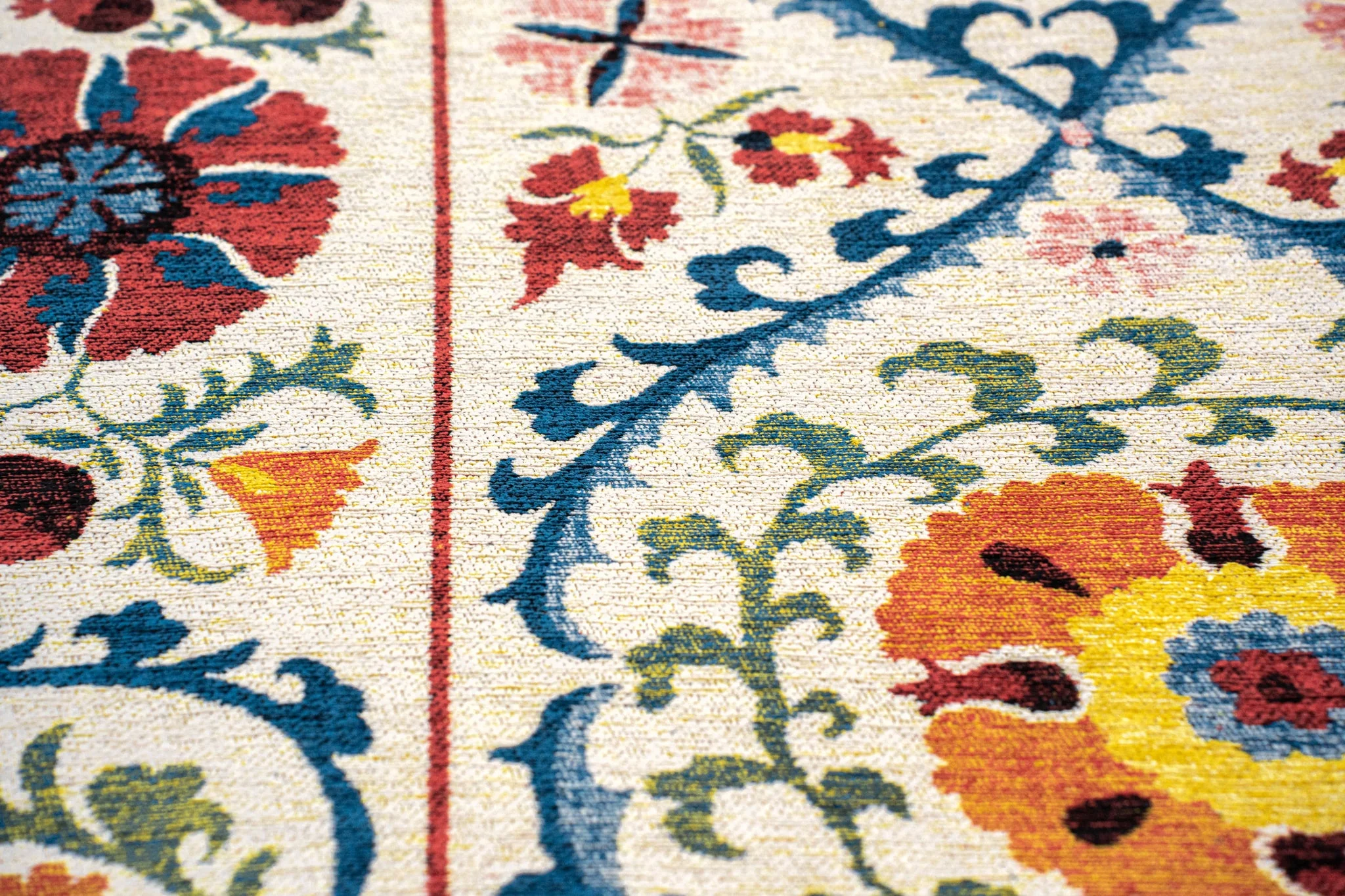 Louis de Poortere Antiquarian Suzani Origine 9728 - Image 9