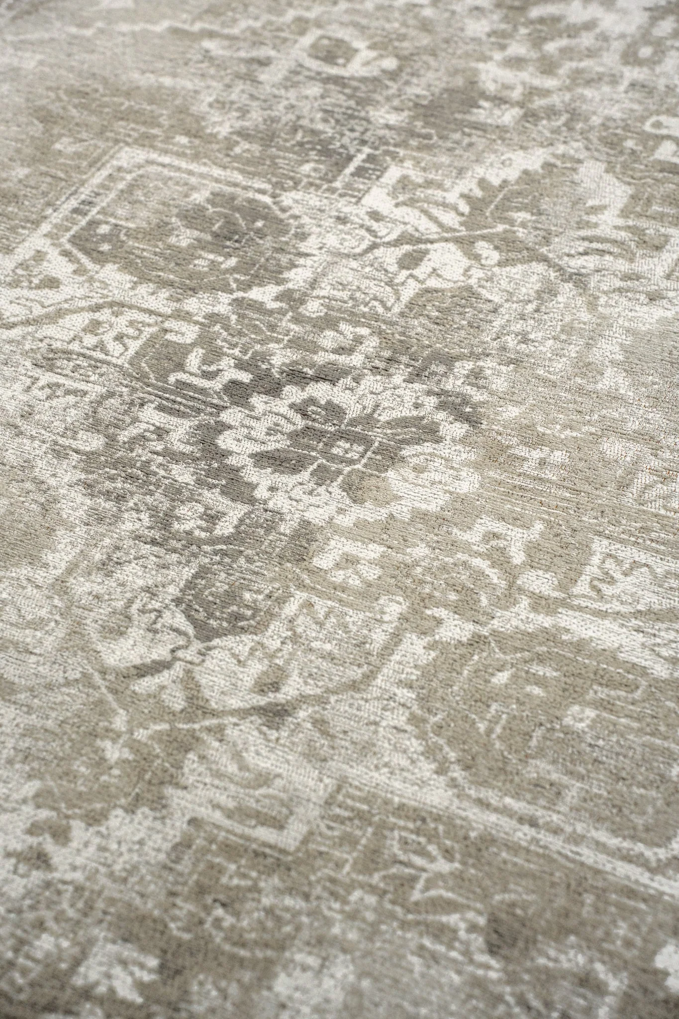 Louis de Poortere Antiquarian Tabriz Suede 9647 - Image 3