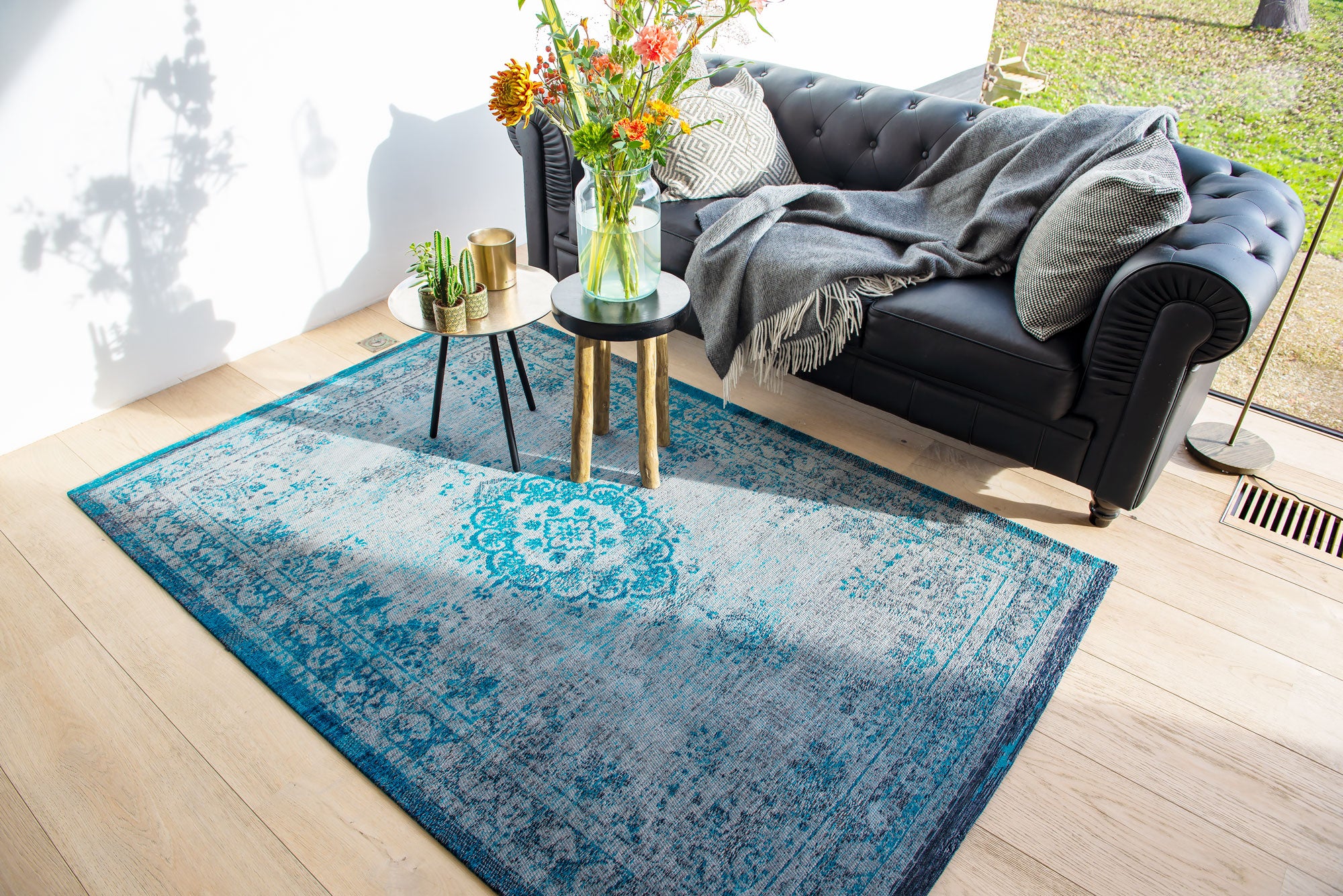 Louis de Poortere Fading World Medallion Grey Turquoise 8255 - Image 2