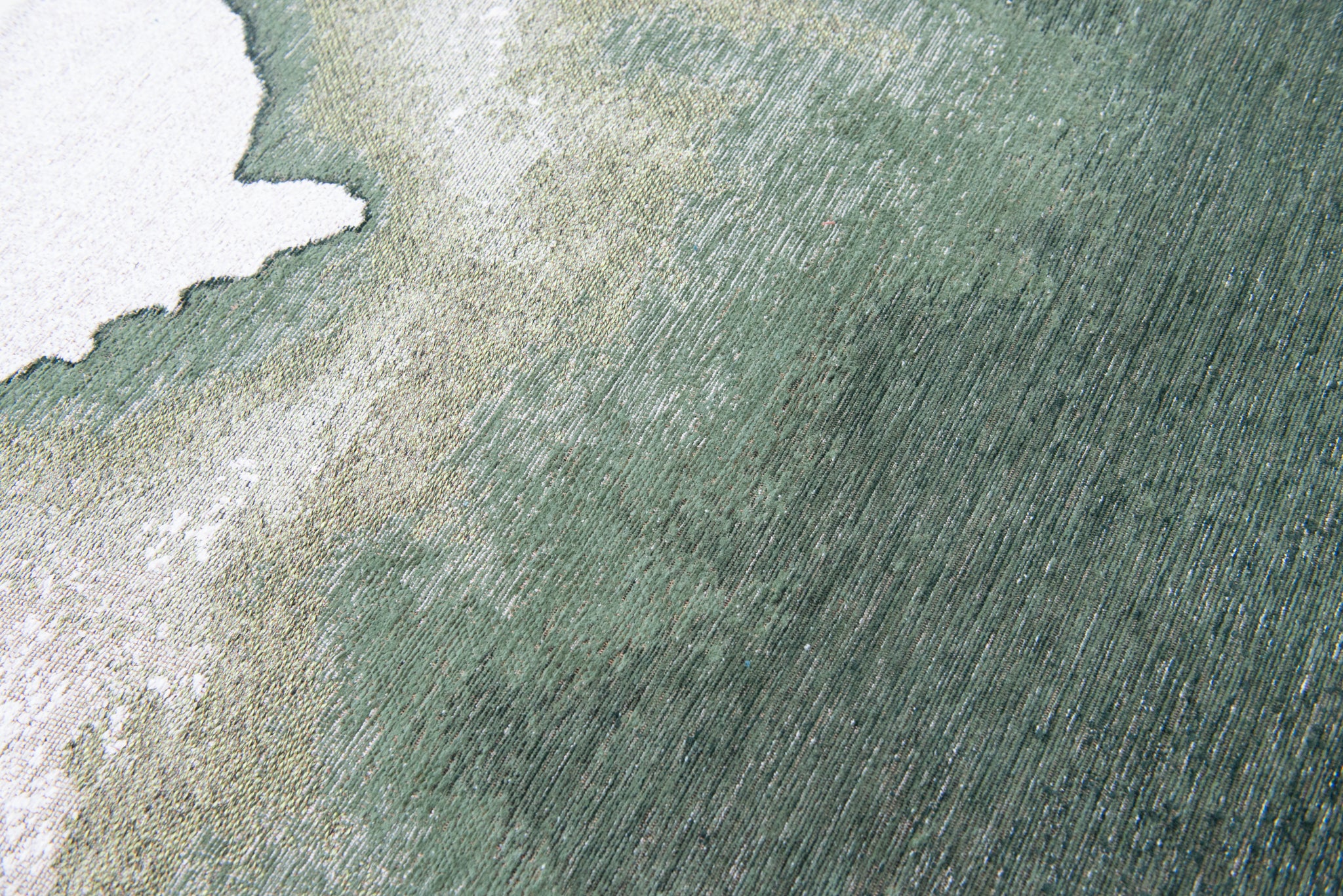 Louis de Poortere Meditation Lagoon Round Palm Green 9331 - Image 5