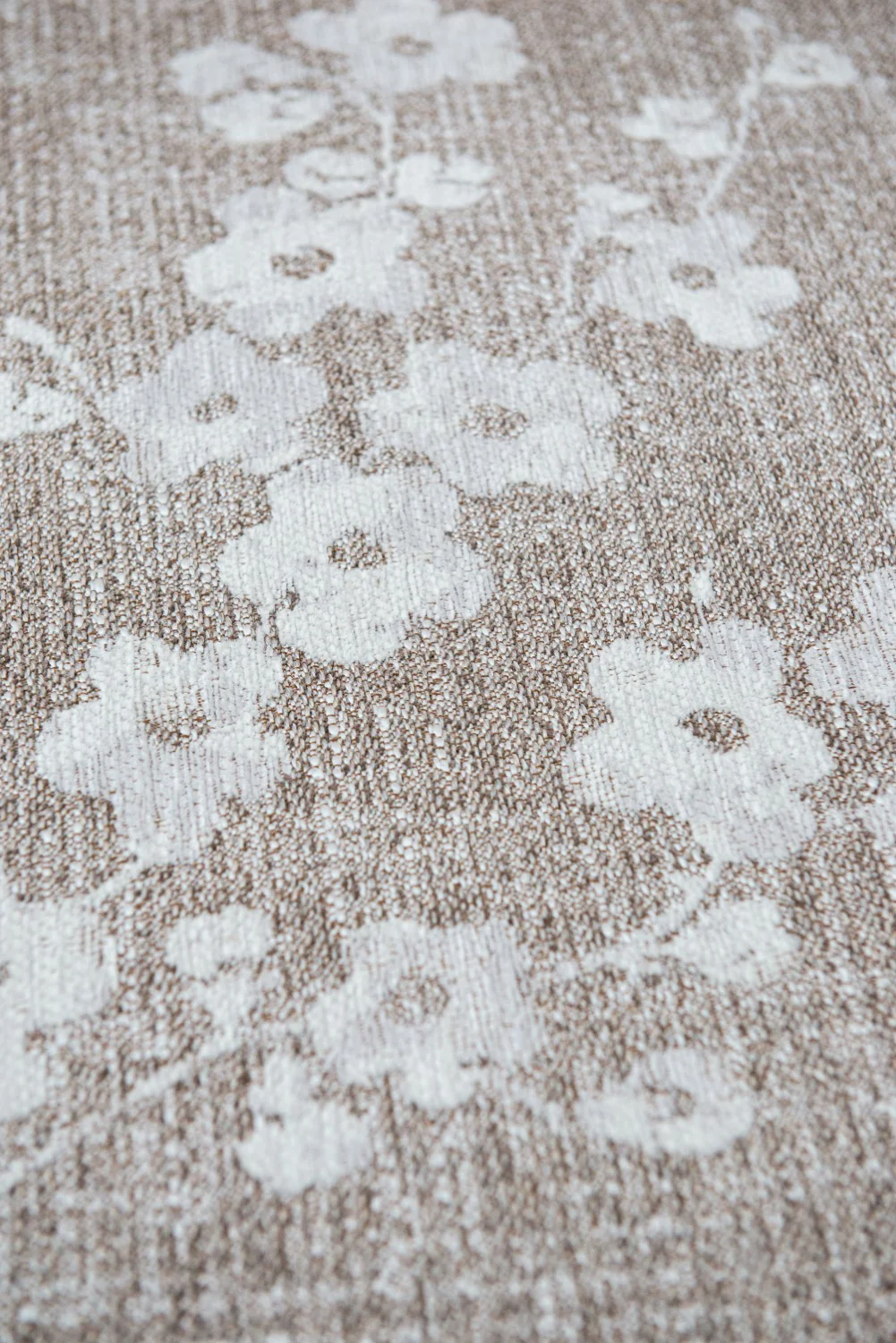 Louis de Poortere Sakura Round Morning Mist 9373 - Image 4